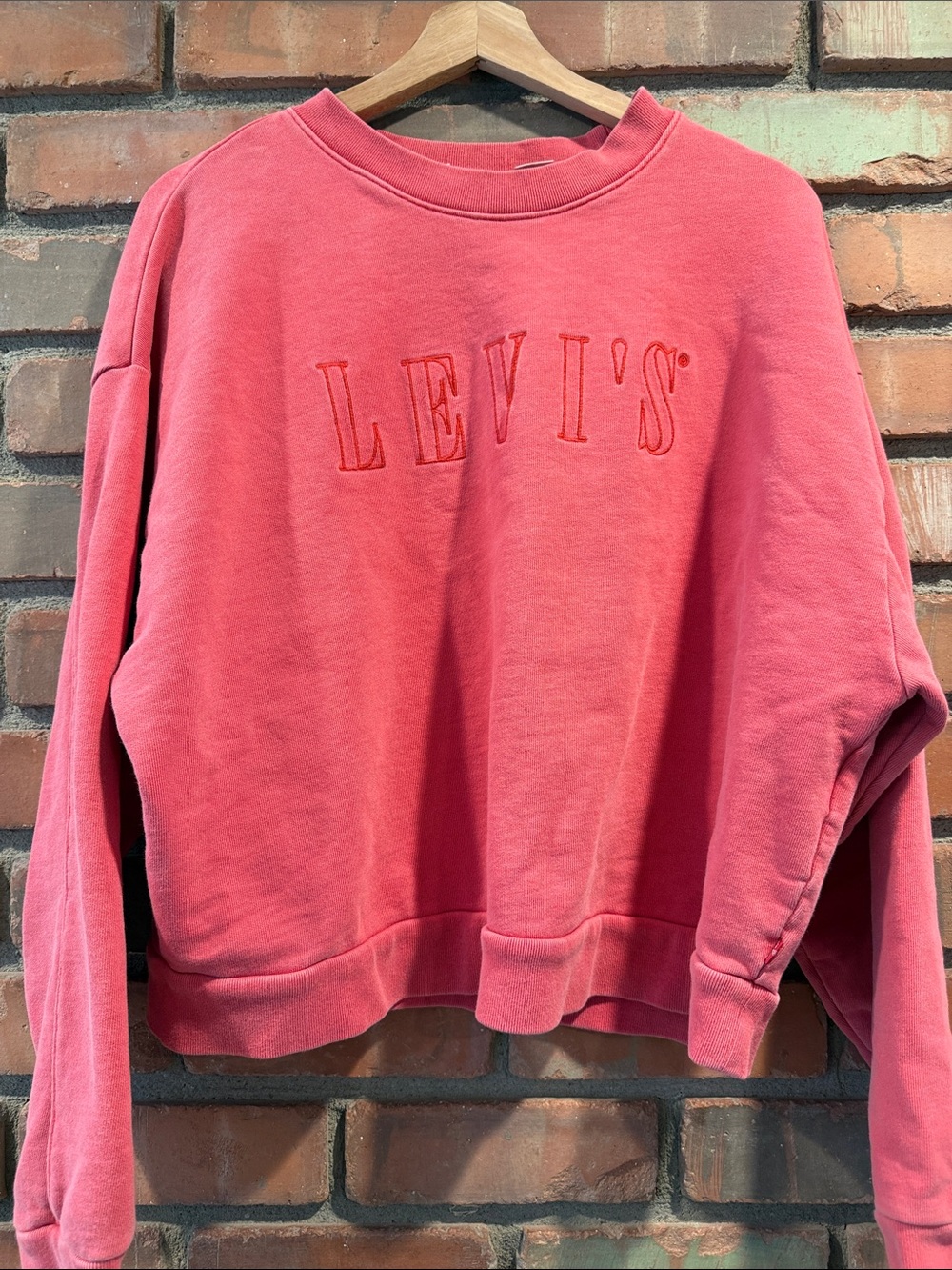 Levi's Coral Crewneck Sweatshirt with Embroidered Logo